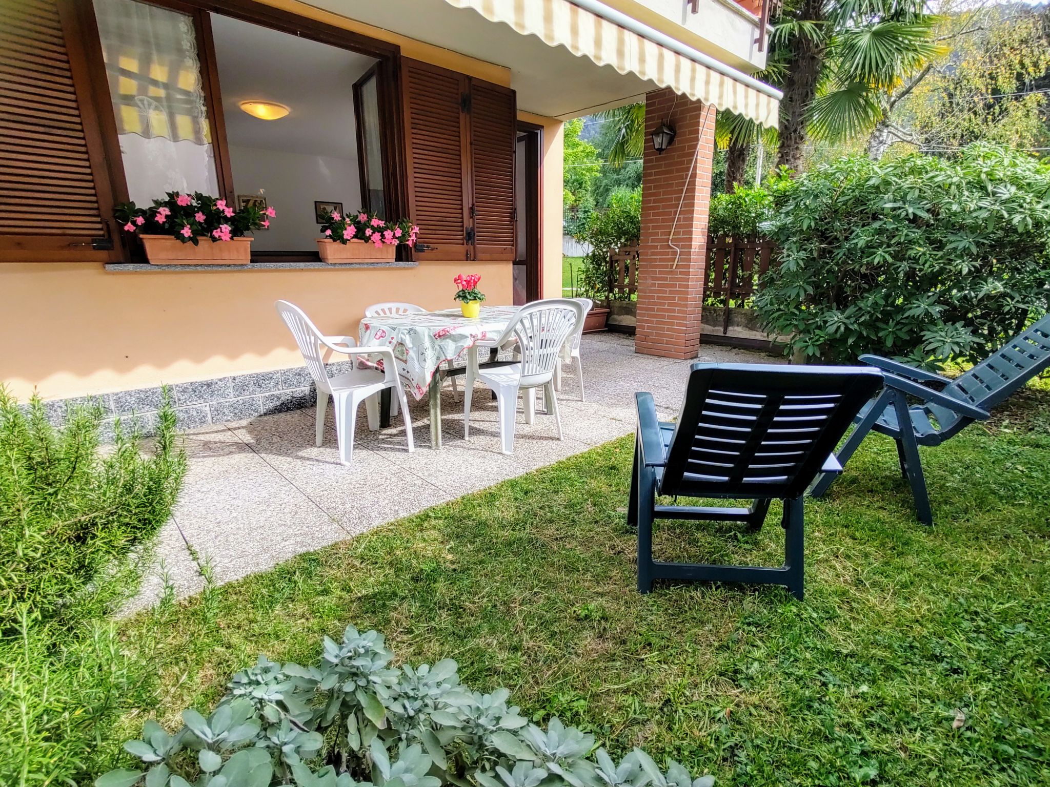 Foto 15 - Appartamento con 1 camera da letto a Porto Valtravaglia con giardino e terrazza