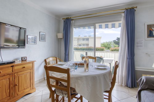 Foto 11 - Apartamento de 2 habitaciones en Six-Fours-les-Plages con vistas al mar