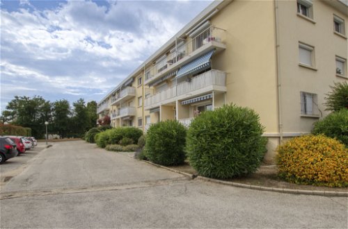 Foto 15 - Appartamento con 2 camere da letto a Six-Fours-les-Plages con vista mare