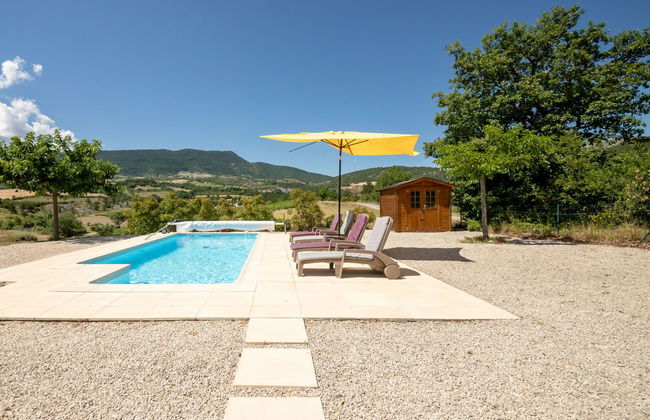 Casa de 4 quartos em Sainte-Jalle com piscina privada e jardim - Foto 1