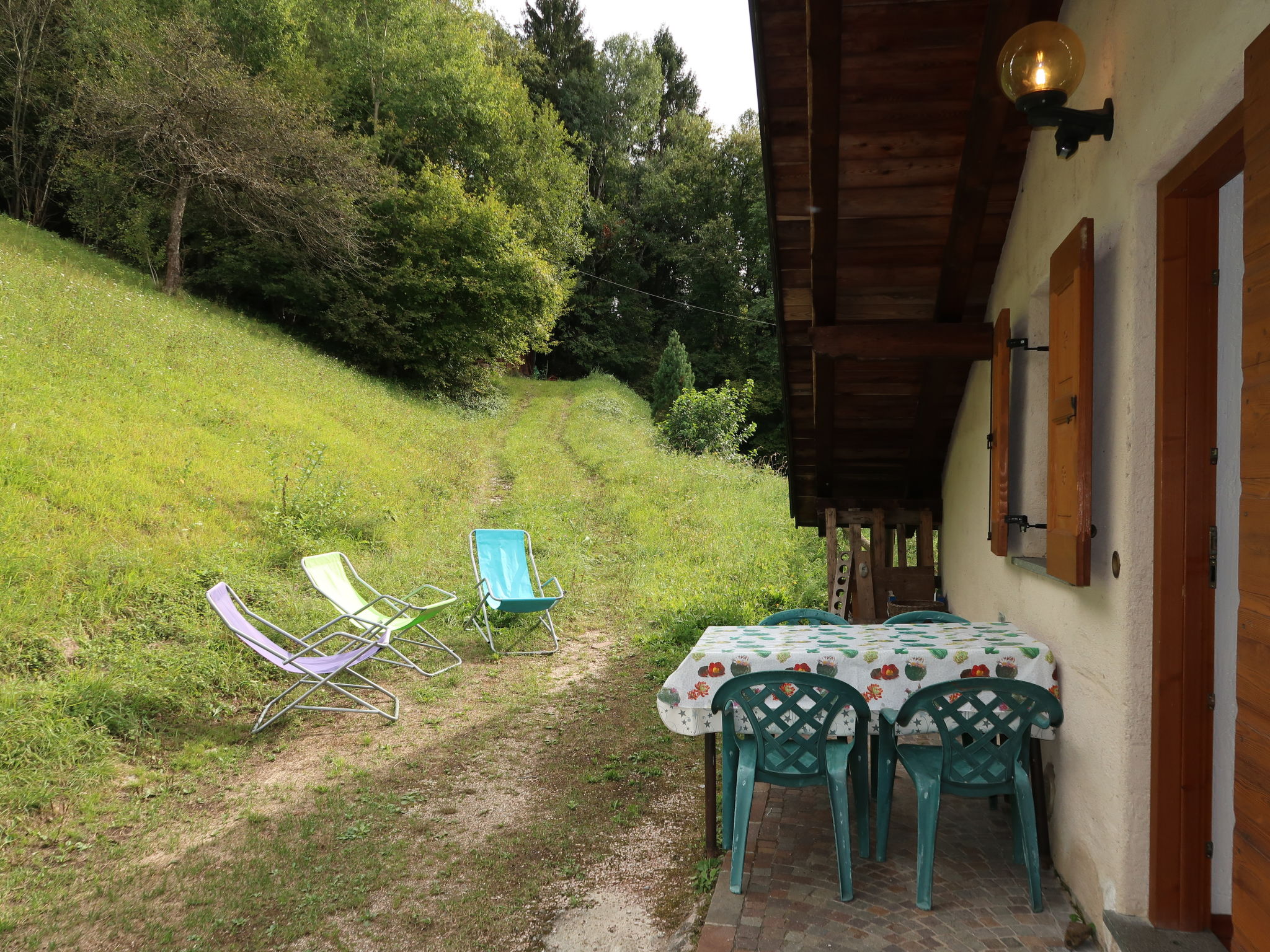 Foto 2 - Apartamento de 2 quartos em Calceranica al Lago com jardim e vista para a montanha