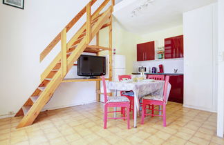 Photo 2 - Maison de 1 chambre à Saint-Cyprien avec piscine et vues à la mer