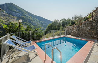 Photo 2 - Maison de 2 chambres à Seravezza avec piscine privée et vues à la mer