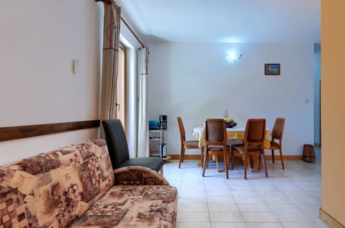 Foto 13 - Appartamento con 2 camere da letto a Ližnjan con piscina e vista mare