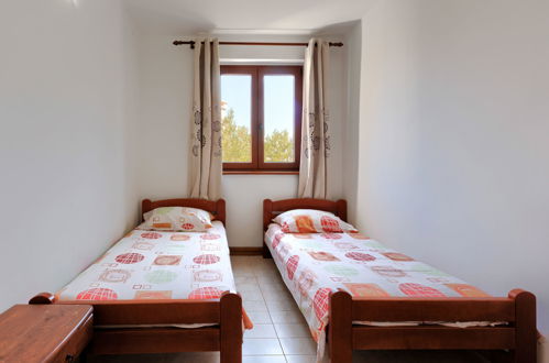 Foto 17 - Apartment mit 2 Schlafzimmern in Ližnjan mit schwimmbad und blick aufs meer