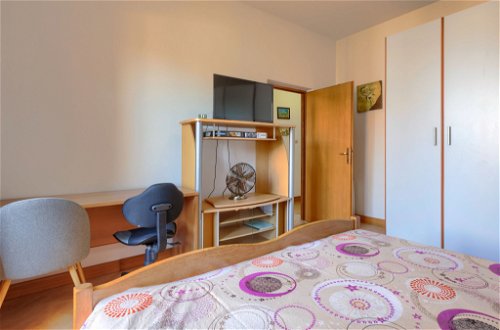 Foto 21 - Appartamento con 2 camere da letto a Ližnjan con piscina e vista mare