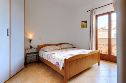 Foto 18 - Apartamento de 2 habitaciones en Ližnjan con piscina y vistas al mar