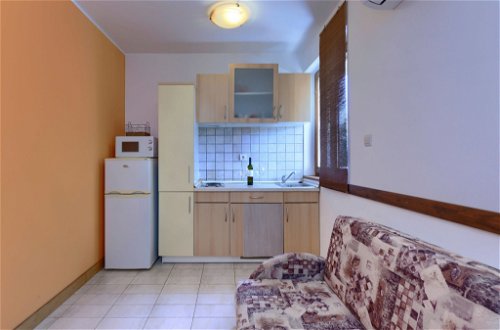 Foto 16 - Apartment mit 2 Schlafzimmern in Ližnjan mit schwimmbad und blick aufs meer