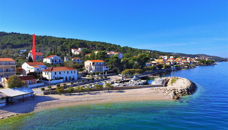 Foto 1 - Apartamento de 1 habitación en Trogir con vistas al mar