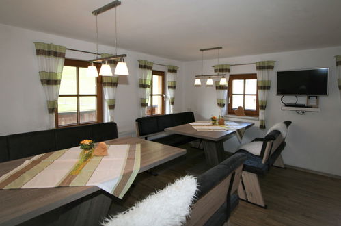 Photo 19 - 6 bedroom Apartment in Hainzenberg with garden and mountain view