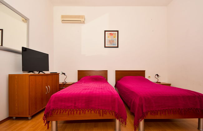 Casa de 5 quartos em Kali com jardim e terraço - Foto 9