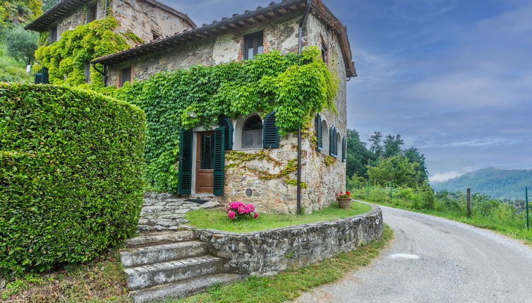 Photo 1 - Maison de 1 chambre à Pescia avec piscine et jardin