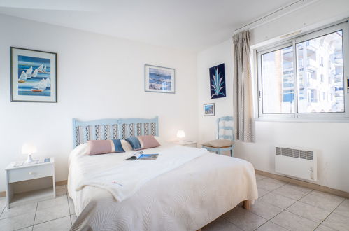 Foto 13 - Apartamento de 2 quartos em Fréjus com terraço e vistas do mar