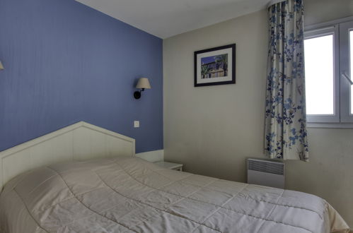 Foto 25 - Appartamento con 2 camere da letto a Six-Fours-les-Plages con piscina e vista mare