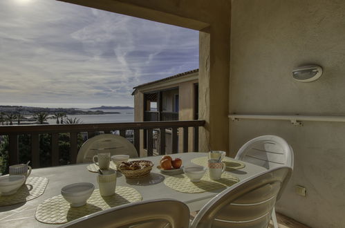 Photo 12 - 2 bedroom Apartment in Six-Fours-les-Plages with swimming pool and terrace