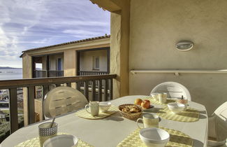 Foto 2 - Appartamento con 2 camere da letto a Six-Fours-les-Plages con piscina e vista mare