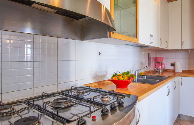 Casa de 4 quartos em Dongo com jardim e terraço - Foto 13