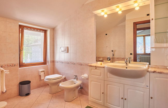 Casa de 4 quartos em Dongo com jardim e terraço - Foto 23
