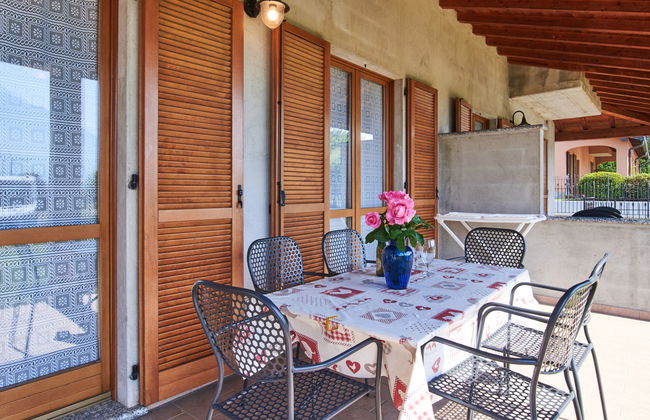 Casa de 4 quartos em Dongo com jardim e terraço - Foto 2