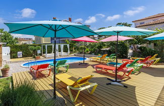 Foto 1 - Apartamento de 2 quartos em Umag com piscina e jardim
