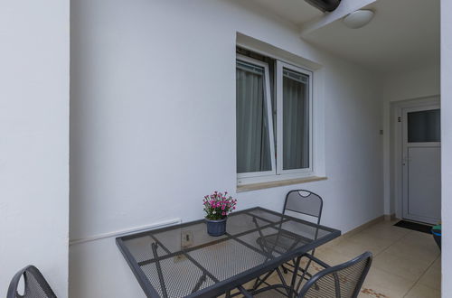 Foto 22 - Apartamento de 2 quartos em Umag com piscina e jardim