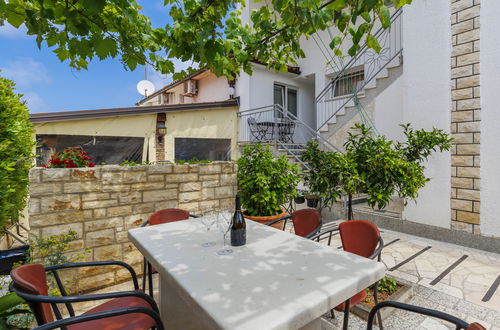 Foto 10 - Apartamento de 2 quartos em Umag com piscina e jardim