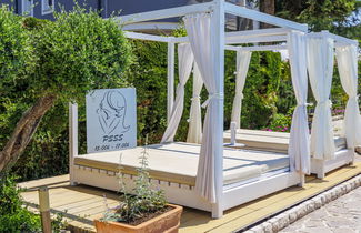 Foto 3 - Apartamento de 2 quartos em Umag com piscina e jardim