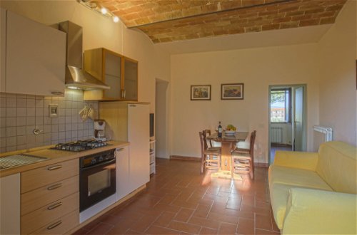 Photo 4 - 2 bedroom Apartment in Barberino Tavarnelle with swimming pool and garden