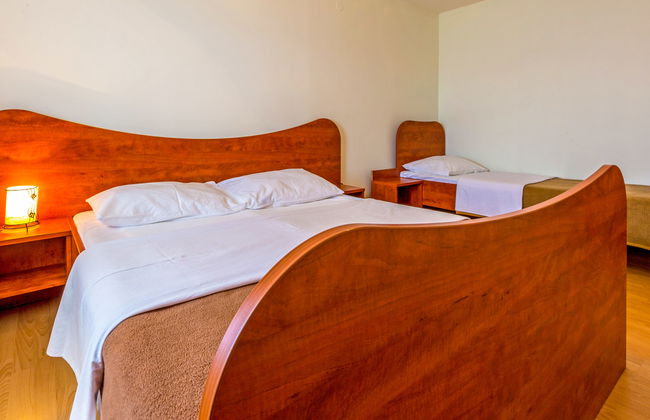 Appartamento con 2 camere da letto a Karlobag con piscina e terrazza - Foto 11