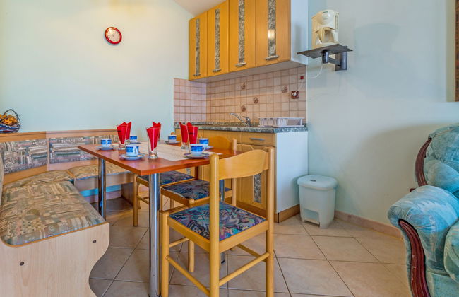 Appartamento con 2 camere da letto a Karlobag con piscina e terrazza - Foto 9