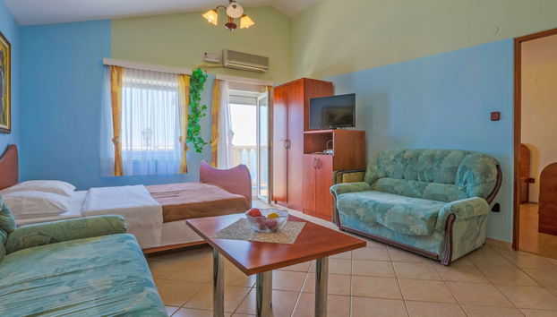 Apartment mit 2 Schlafzimmern in Karlobag mit schwimmbad und terrasse - Foto 4