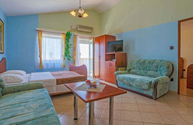 Appartamento con 2 camere da letto a Karlobag con piscina e terrazza - Foto 4