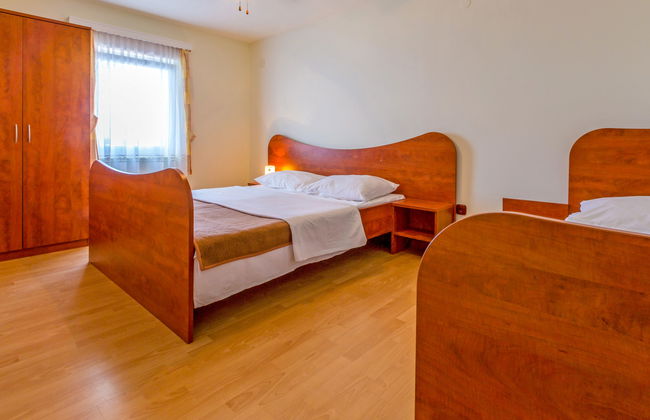 Appartamento con 2 camere da letto a Karlobag con piscina e terrazza - Foto 12