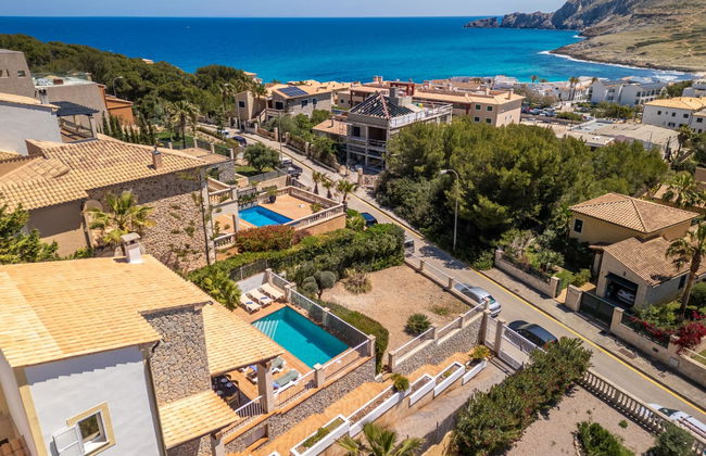 5 bedroom House in Capdepera with private pool and garden - Photo 5