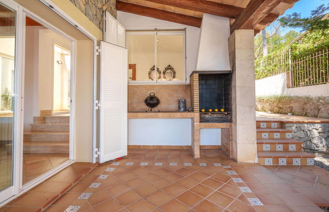 5 bedroom House in Capdepera with private pool and garden - Photo 26
