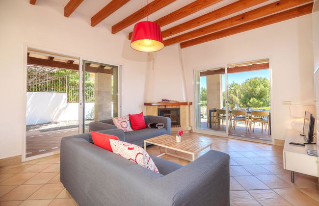 5 bedroom House in Capdepera with private pool and garden - Photo 6