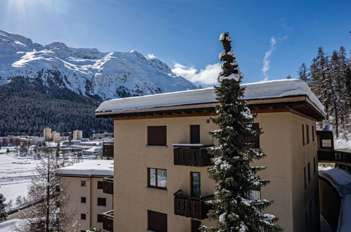 Foto 23 - Appartamento con 2 camere da letto a Sankt Moritz con sauna e vista sulle montagne