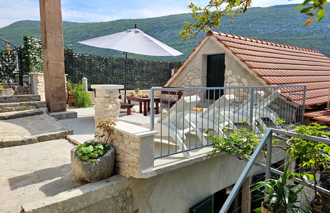 Casa de 4 quartos em Omiš com jardim e terraço - Foto 1