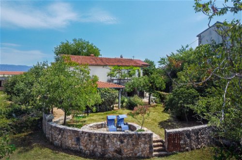 Foto 13 - Casa con 2 camere da letto a Dobrinj con giardino e vista mare
