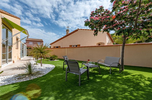 Photo 4 - 3 bedroom House in Le Barcarès with private pool and garden