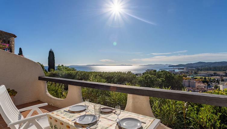 Foto 1 - Appartamento con 1 camera da letto a Le Lavandou con terrazza e vista mare