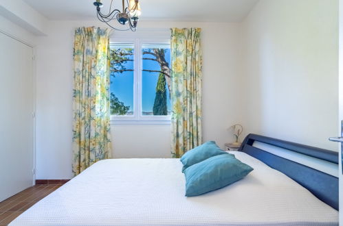 Foto 14 - Appartamento con 1 camera da letto a Le Lavandou con terrazza e vista mare