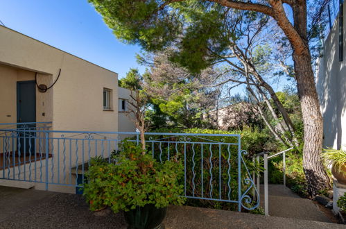 Photo 22 - Appartement de 1 chambre à Le Lavandou avec terrasse et vues à la mer