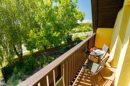 Photo 12 - 2 bedroom Apartment in Velence with garden and terrace