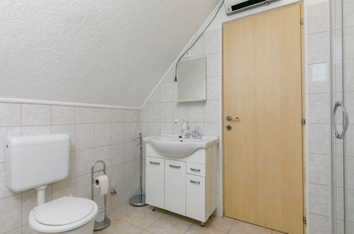 Foto 14 - Apartamento de 2 quartos em Velence com jardim e terraço