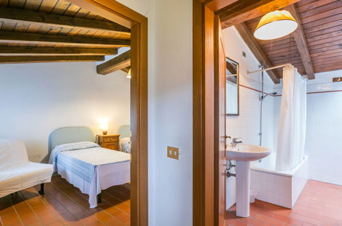 Foto 29 - Apartment mit 3 Schlafzimmern in Pescia mit schwimmbad und garten