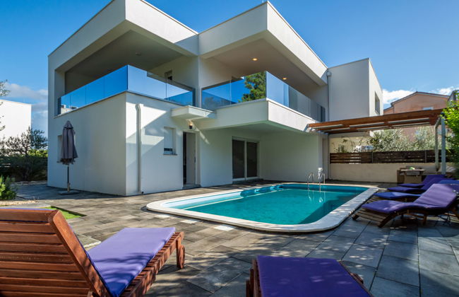 Casa de 4 quartos em Vodice com piscina privada e jardim - Foto 1