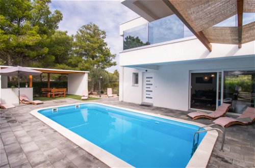 Foto 32 - Casa de 3 quartos em Vodice com piscina privada e vistas do mar