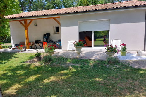 Foto 13 - Casa con 2 camere da letto a Civrac-en-Médoc con giardino e terrazza