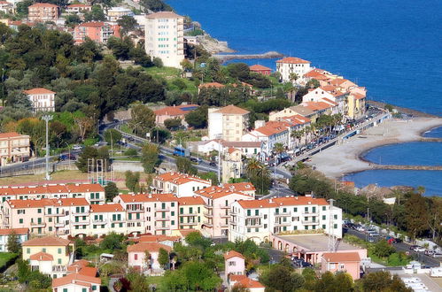 Foto 14 - Appartamento con 1 camera da letto a Imperia con piscina e vista mare